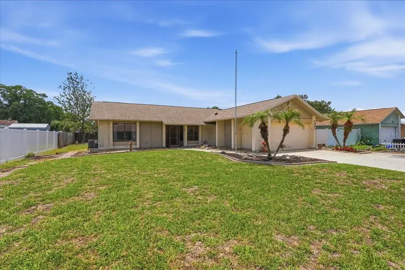 1203 W Redbud St, FL