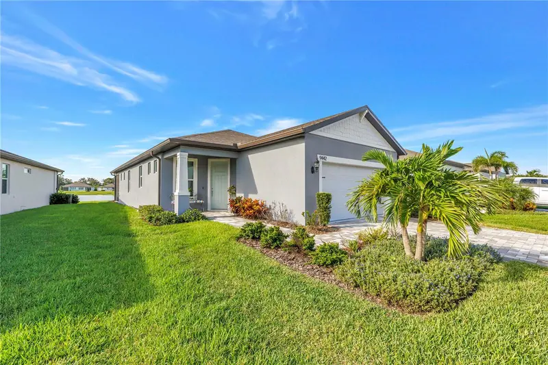 9442 Ballaster Pointe, FL