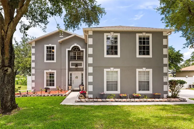 302 Lake Shepard Dr, FL