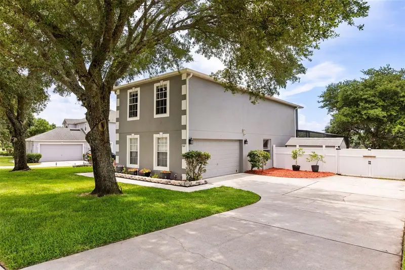 302 Lake Shepard Dr, FL