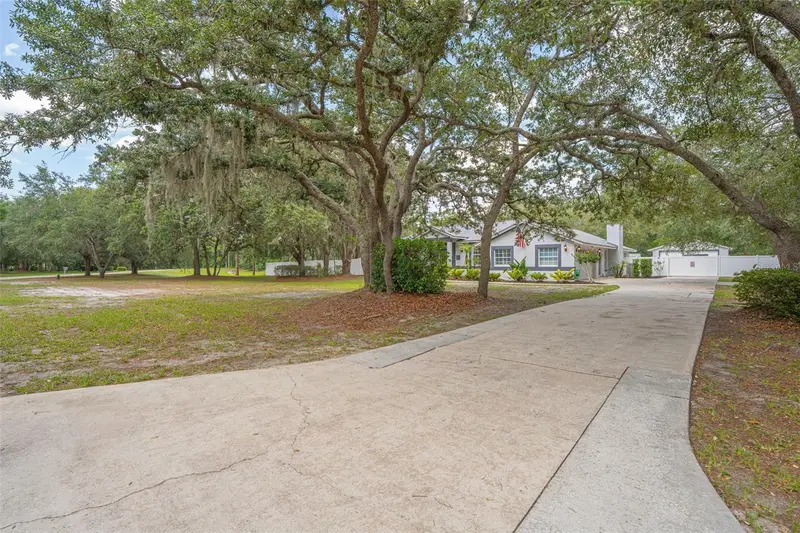 361 Lake Lenelle Dr, FL