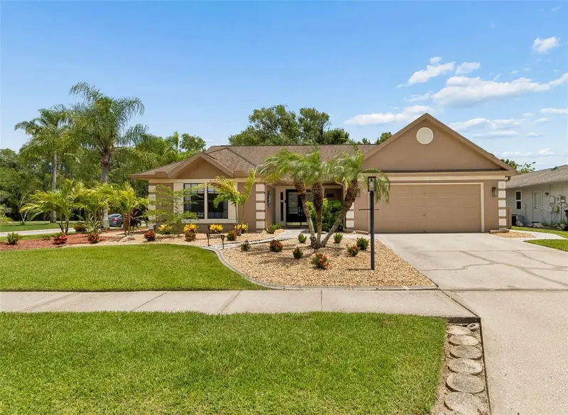 650 Sweetbriar Dr, FL