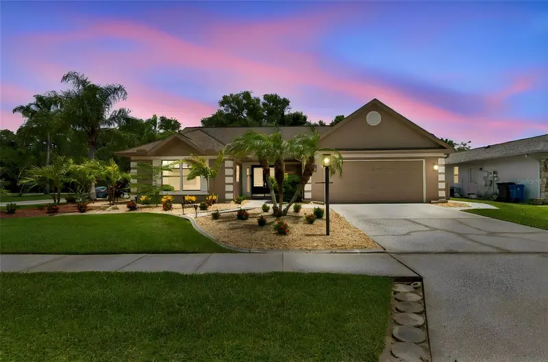 650 Sweetbriar Dr, FL