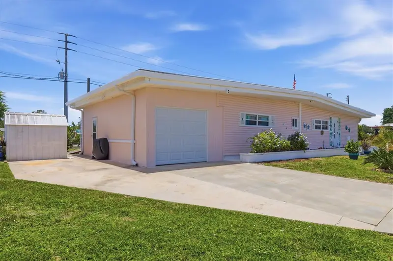 1006 42nd Avenue Dr E, FL