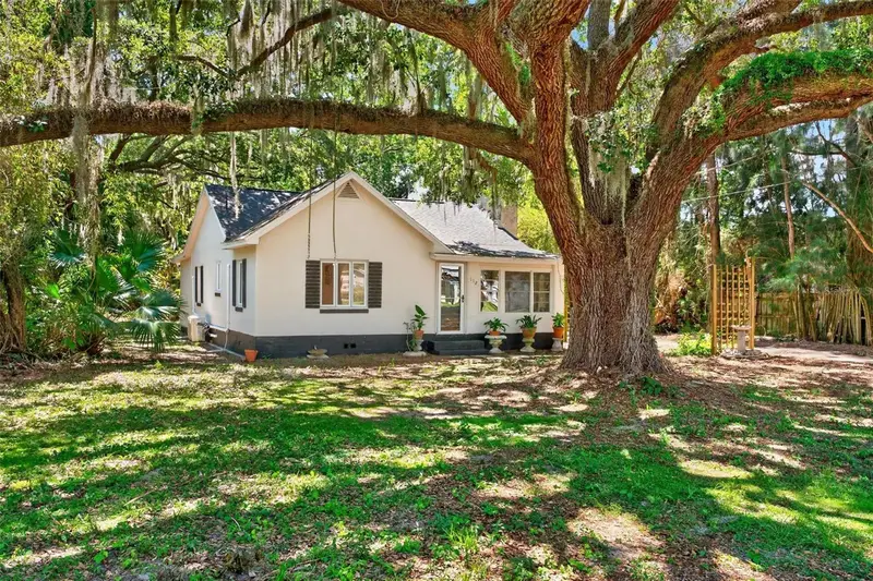 112 N Lake Ave, FL
