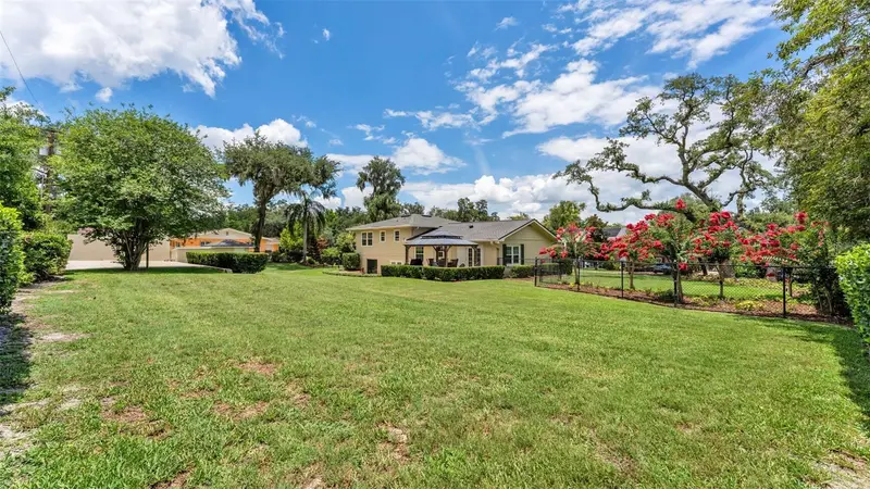 715 Laurel Ln, FL