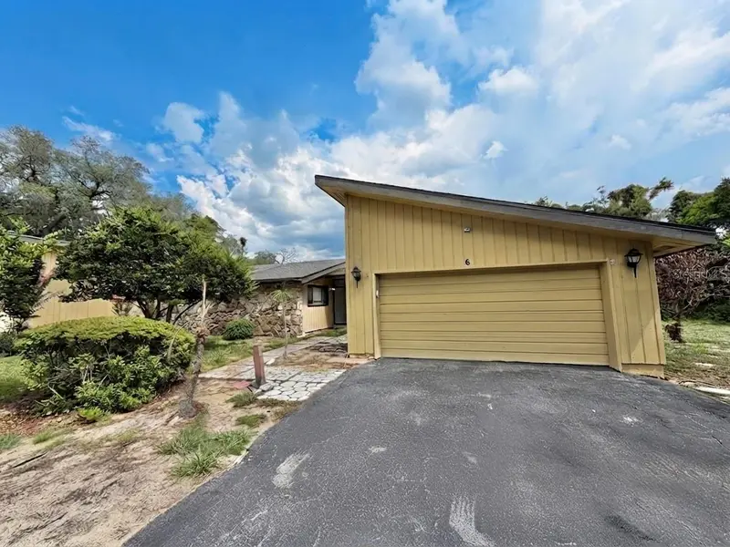 6 Robyn Ln, FL
