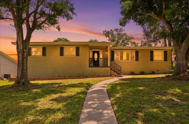 4520 Orangewood Loop E, FL
