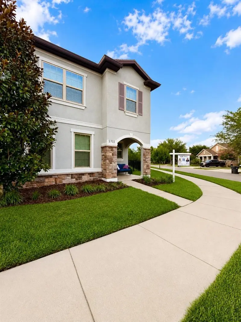 5703 Village Center Dr, FL