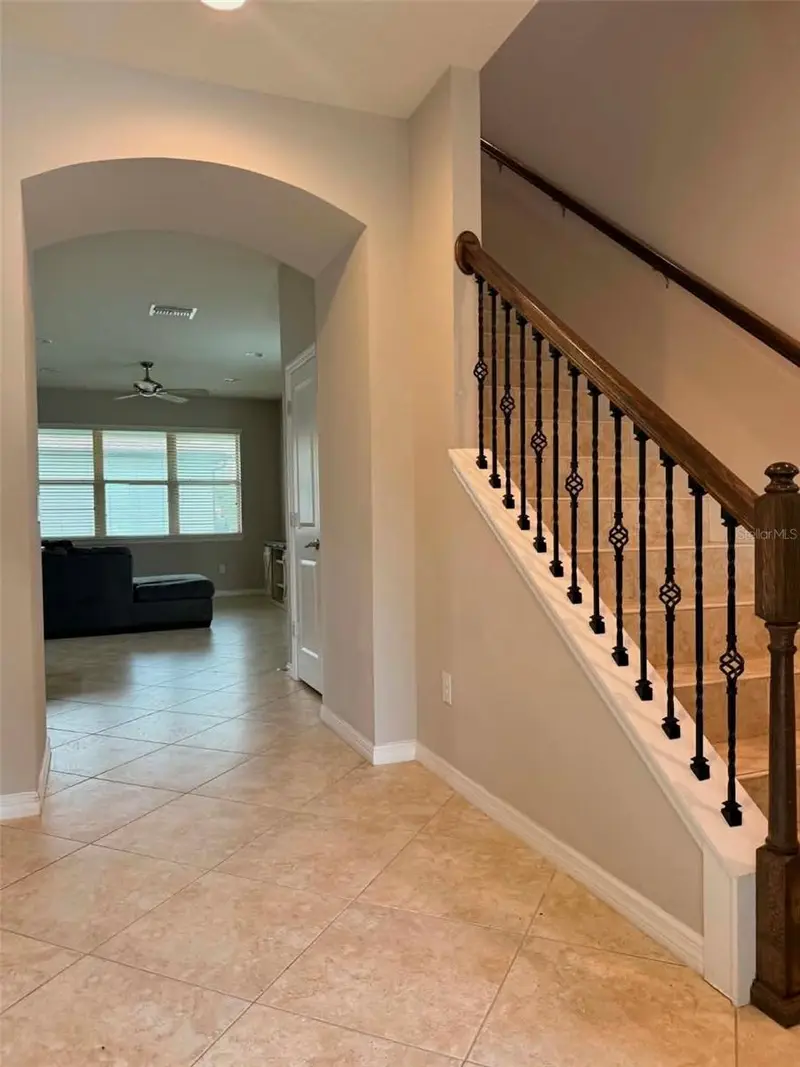 5703 Village Center Dr, FL