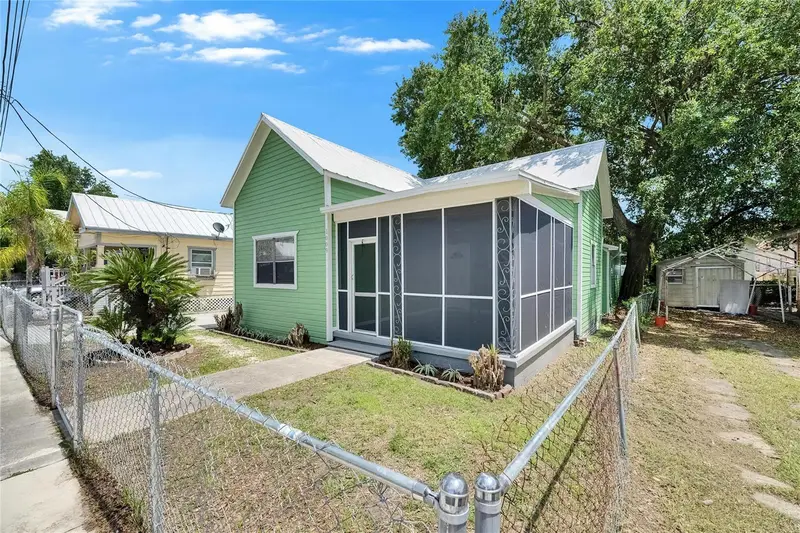1009 E Columbus Dr, FL
