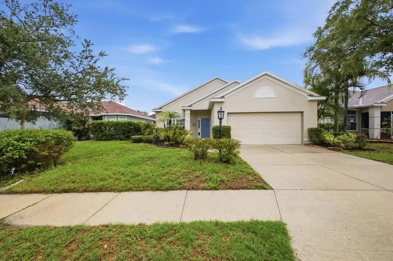 819 Springwood Cir, FL