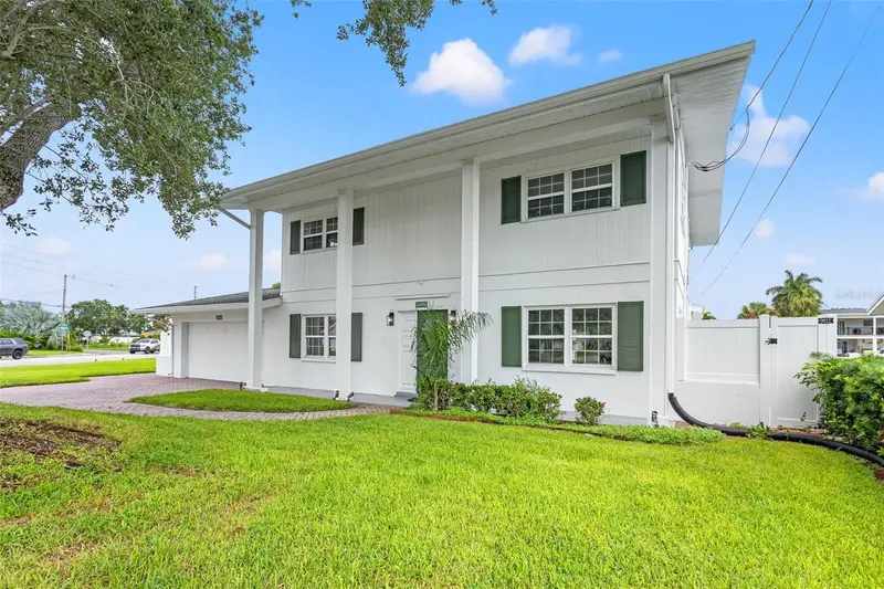 4000 14th Way Ne, FL