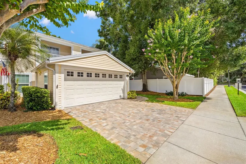 902 Woodbridge Ct, FL