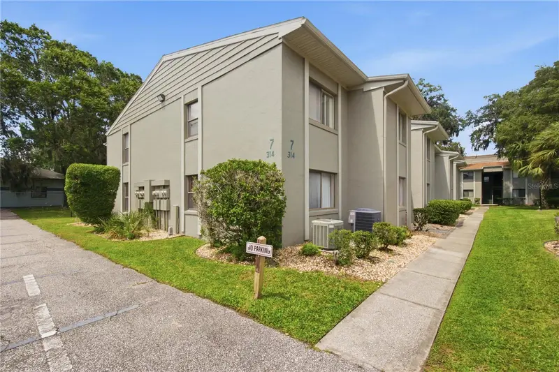314 Palm Coast Pkwy Ne #202, FL