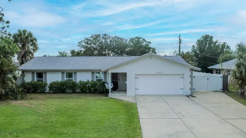 5218 Venetian Blvd Ne, FL