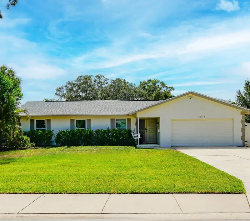 5218 Venetian Blvd Ne, FL