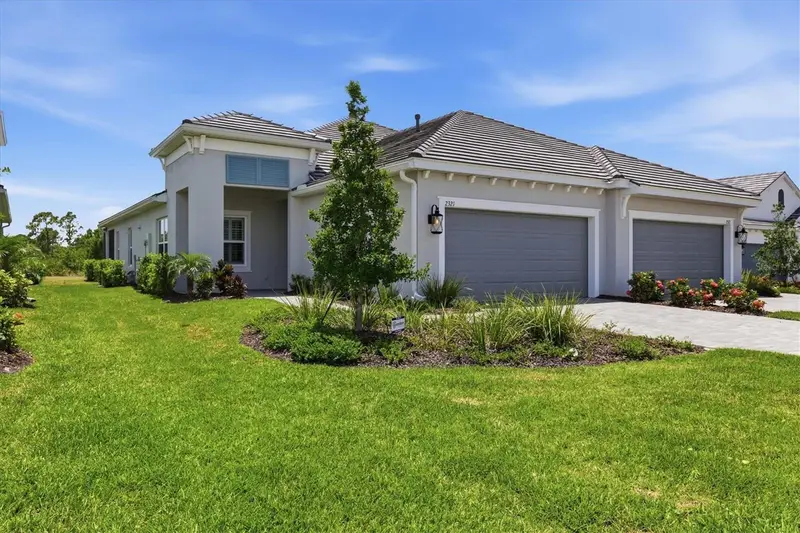 2321 Blue Mahoe Ln, FL