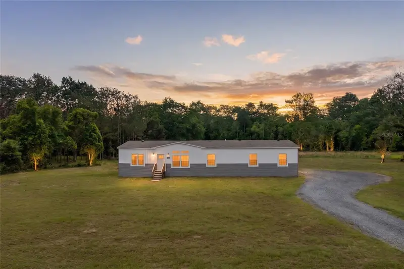 2362 Ne County Road 1469, FL
