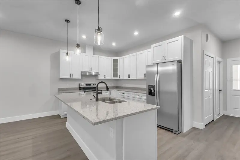 6 Easton Pl, FL