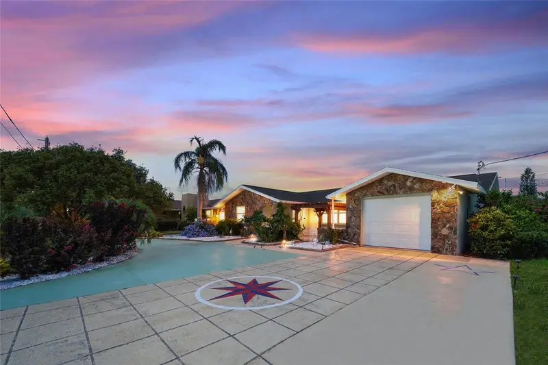 8542 Betty St, FL