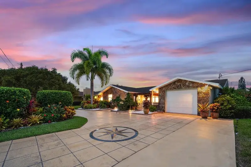 8542 Betty St, FL