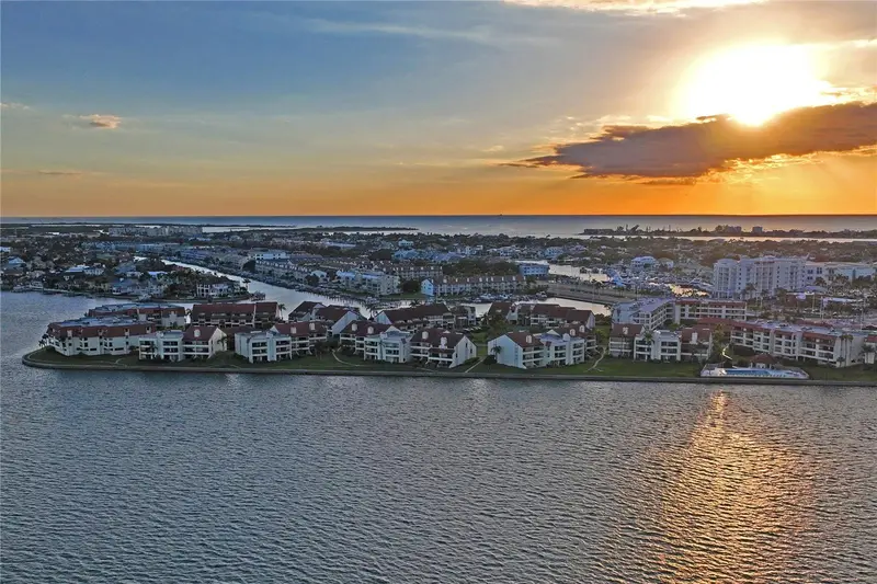 126 S 1st St E #102, FL