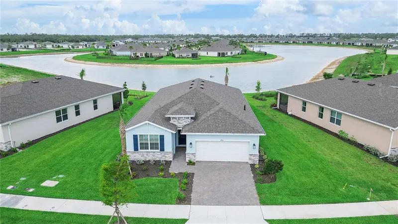 17911 Shade Tree Loop, FL