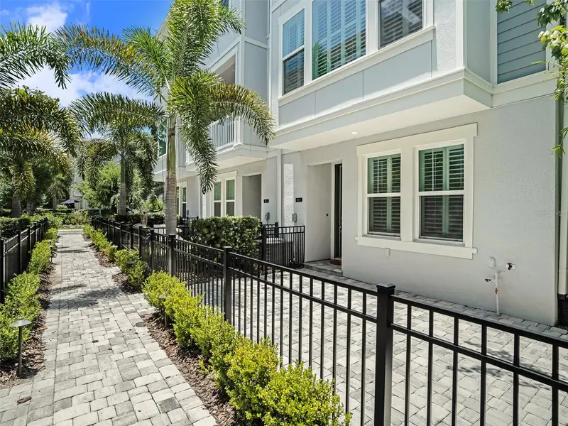 202 S Tampania Ave #1, FL