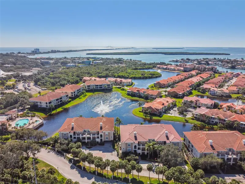 18 Franklin Ct S #D, FL