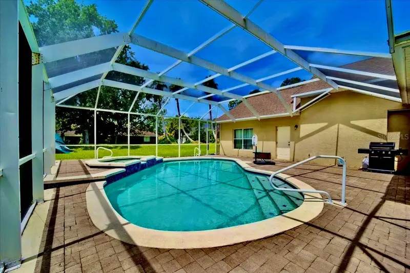 24 Lakeside Pl W, FL