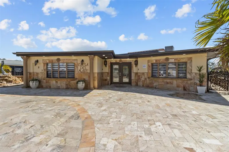 357 La Hacienda Dr, FL