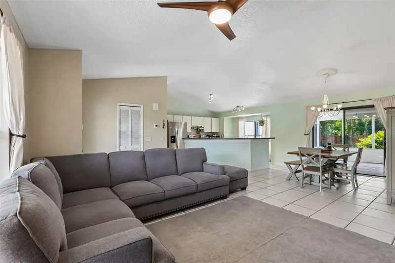 6805 Longpointe Way, FL