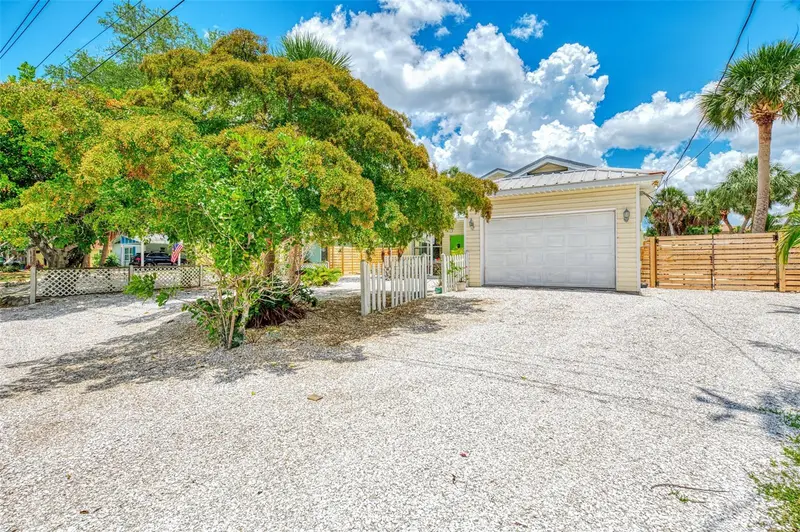 5253 Avenida Del Mare, FL