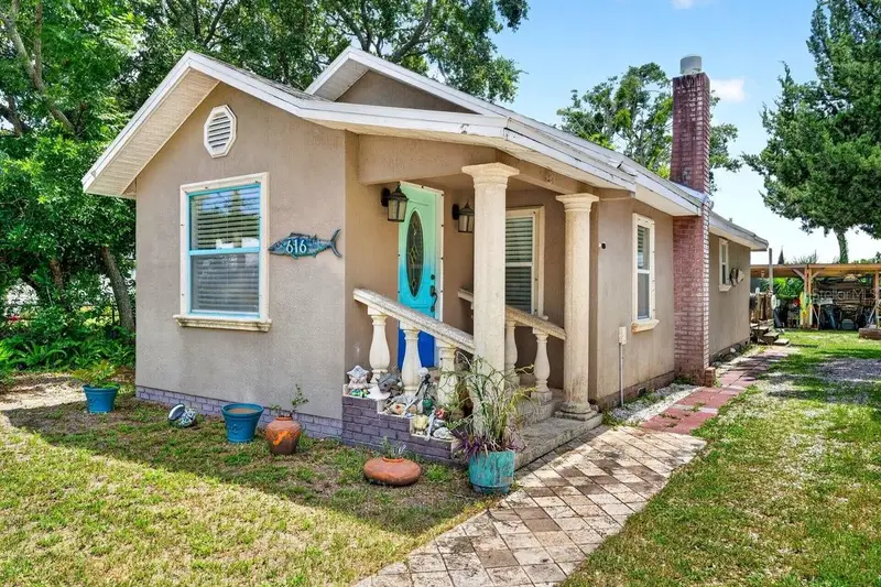 616 Dora St, FL