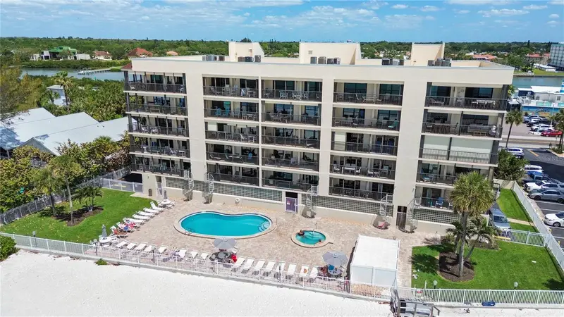 20040 Gulf Blvd #402, FL