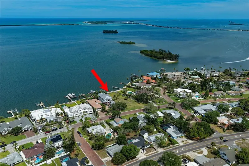 1768 Santa Barbara Dr, FL