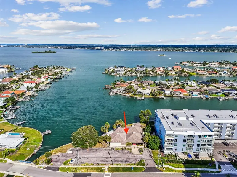 425 Island Way, FL