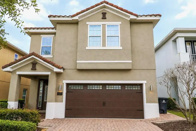 640 Lasso Dr, FL