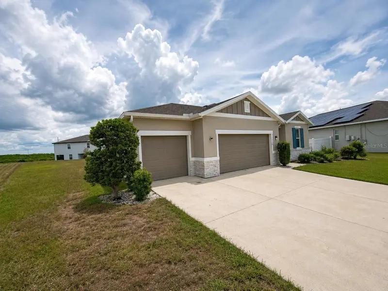 236 Hillcrest Dr, FL