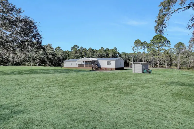 141 Woods Rd, FL