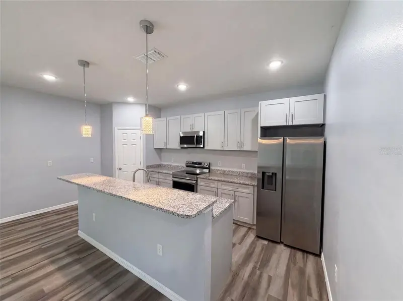 1013 W 11th St, FL