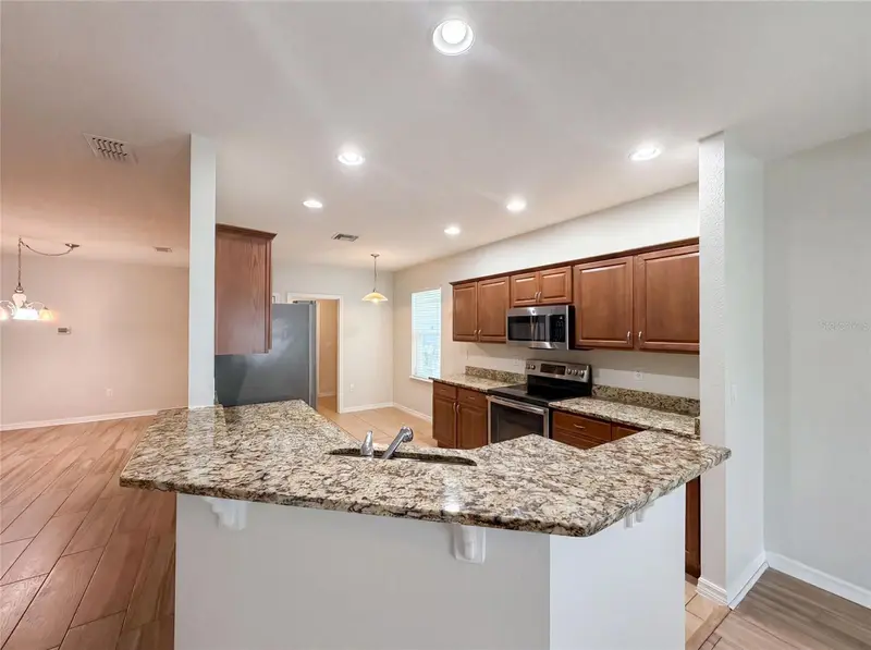 1048 Bethpage Rd, FL