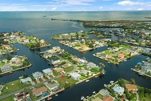 Paradise Cir, FL