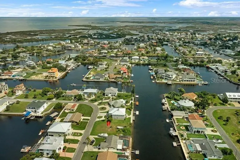 Paradise Cir, FL
