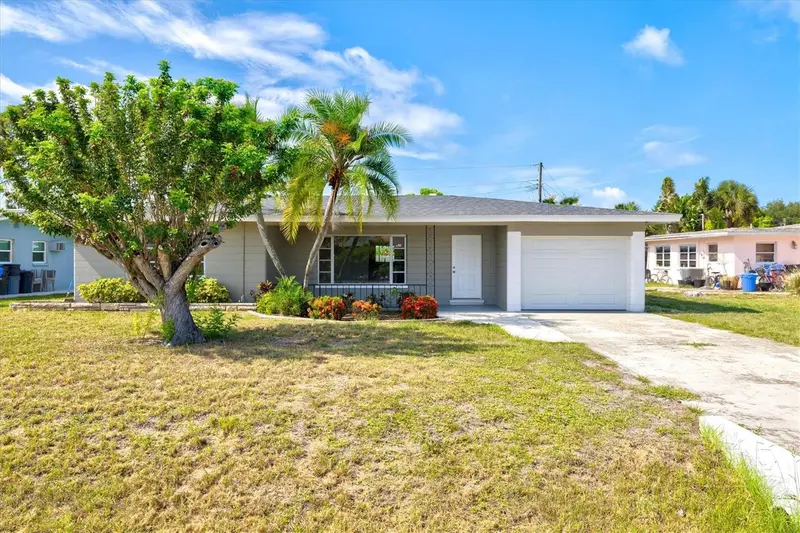 106 Aurora St E, FL