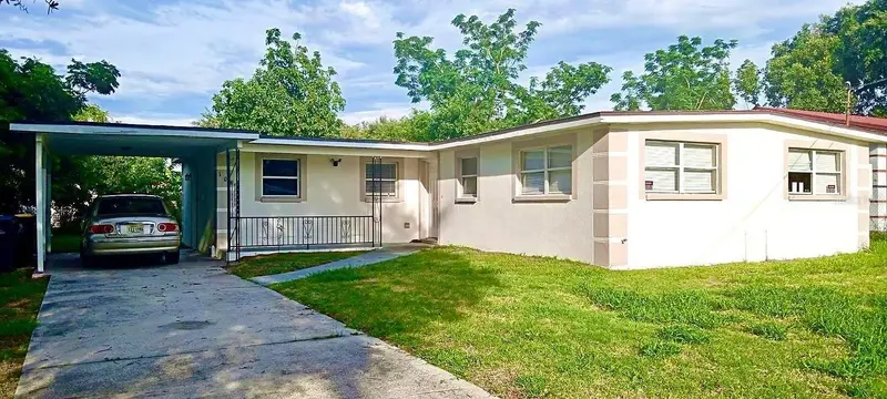 108 Edgewater Dr, FL