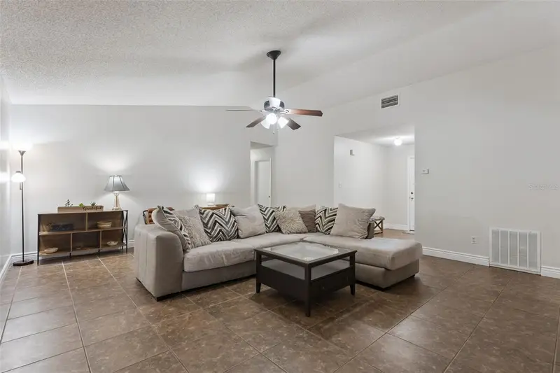 15901 Sausalito Cir, FL