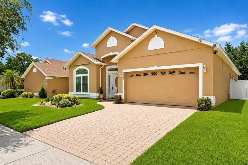 8915 Victoria Isle Pl, FL