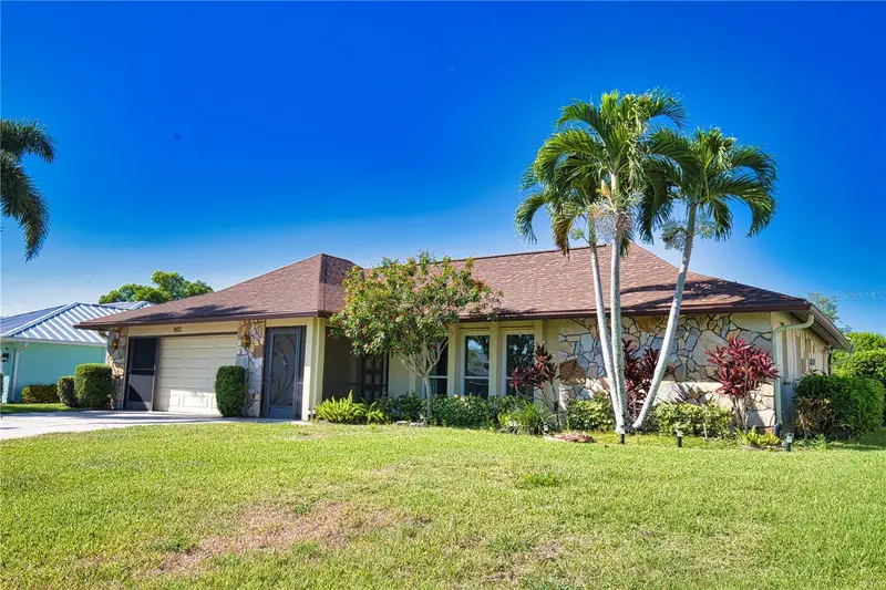 902 Pinehurst Ln, FL